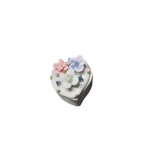 Handcrafted Heart-Shaped Ceramic Trinket Box With Pastel Floral Lid Design
